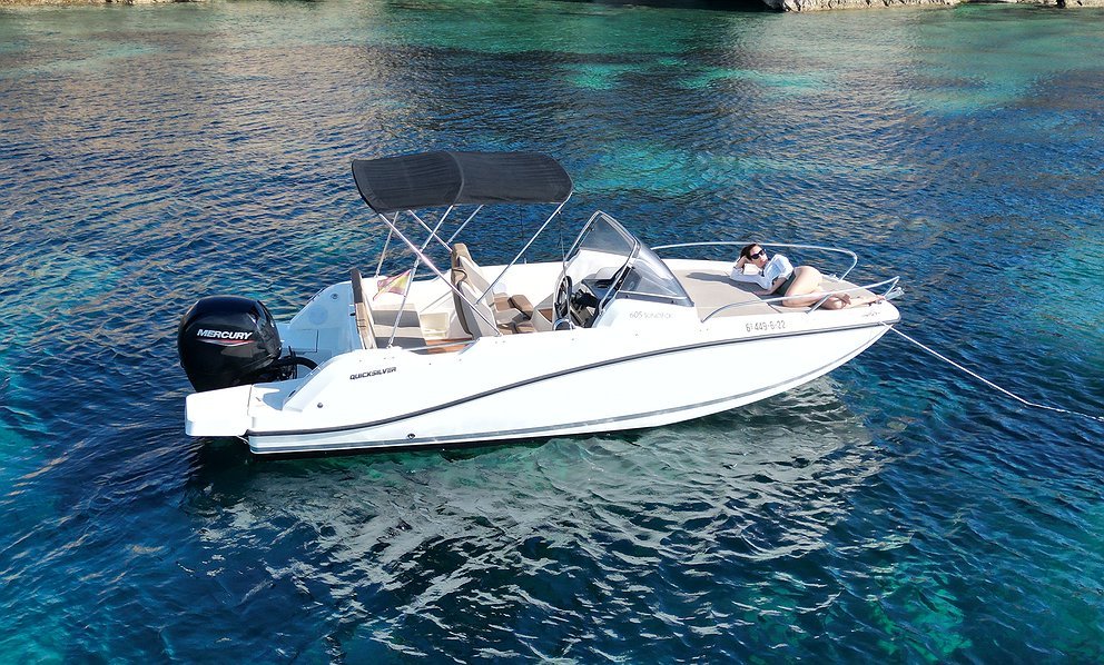 quicksilver-605-sundeck_NI58Ysa.JPG.992x598_q85_box-645,820,3432,2500_crop_detail